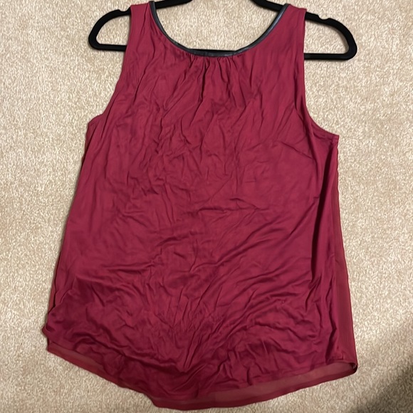 Banana Republic Red Sleeveless Top. Size: XS - Picture 2 of 3
